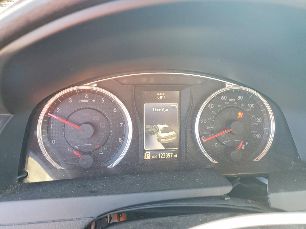 2016 TOYOTA CAMRY LE photo 9