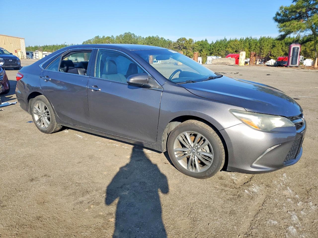 2016 TOYOTA CAMRY LE photo 4