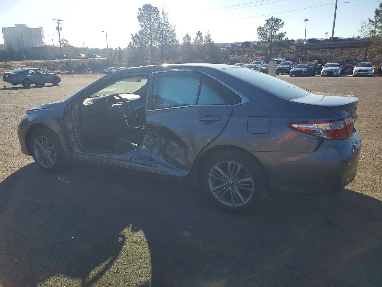 2016 TOYOTA CAMRY LE photo 2