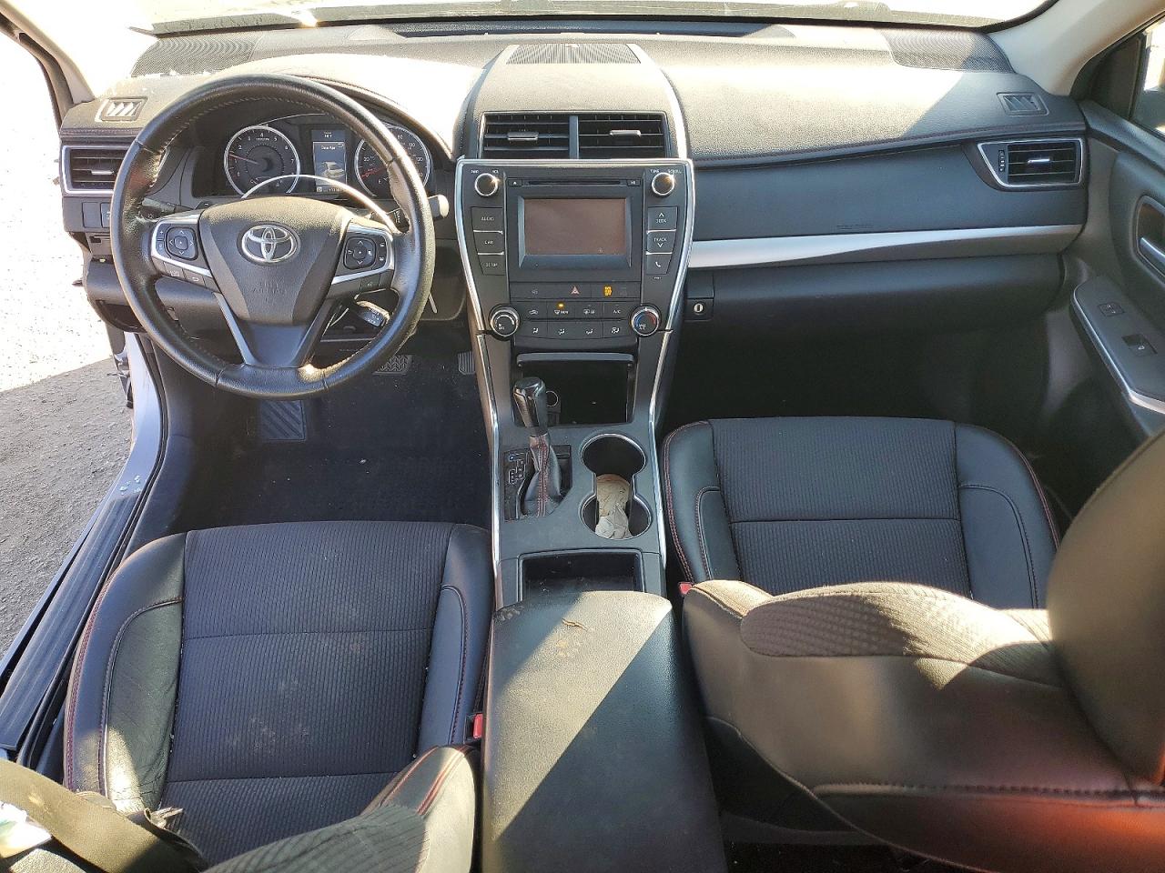 2016 TOYOTA CAMRY LE photo 8