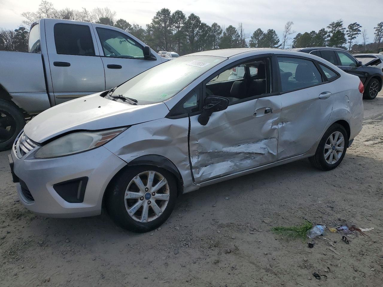 2011 FORD FIESTA