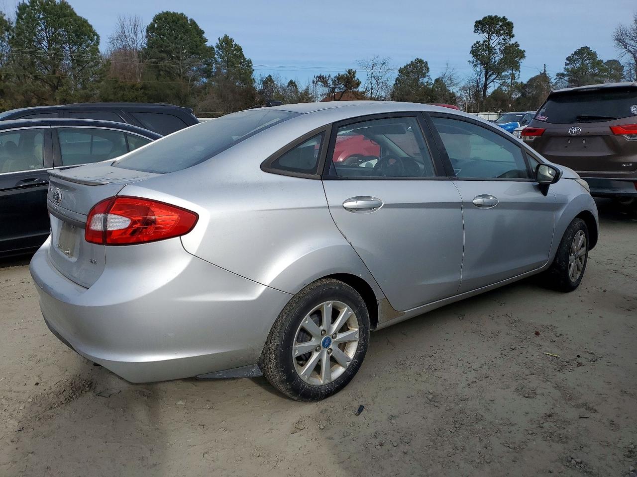 2011 FORD FIESTA SE photo 3