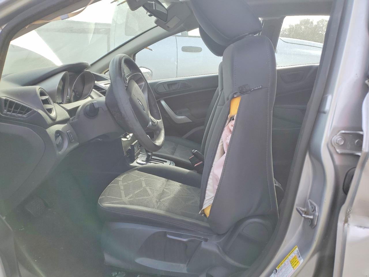 2011 FORD FIESTA SE photo 7