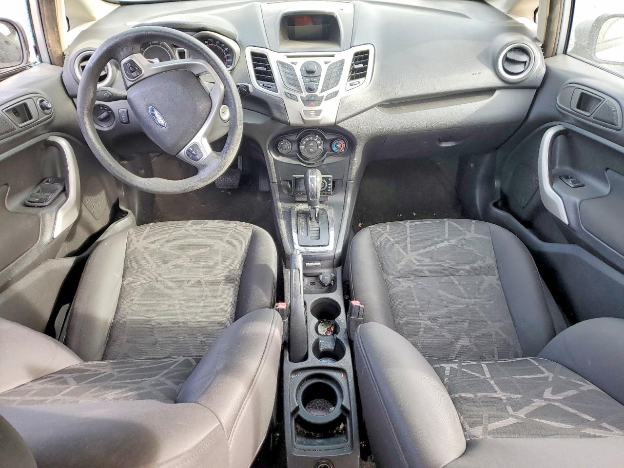 2011 FORD FIESTA SE photo 8