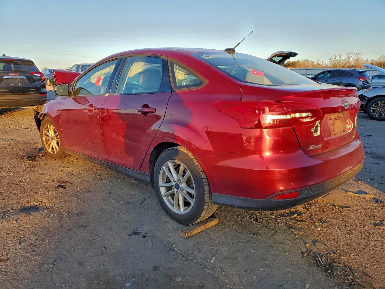 2017 FORD FOCUS SE photo 2