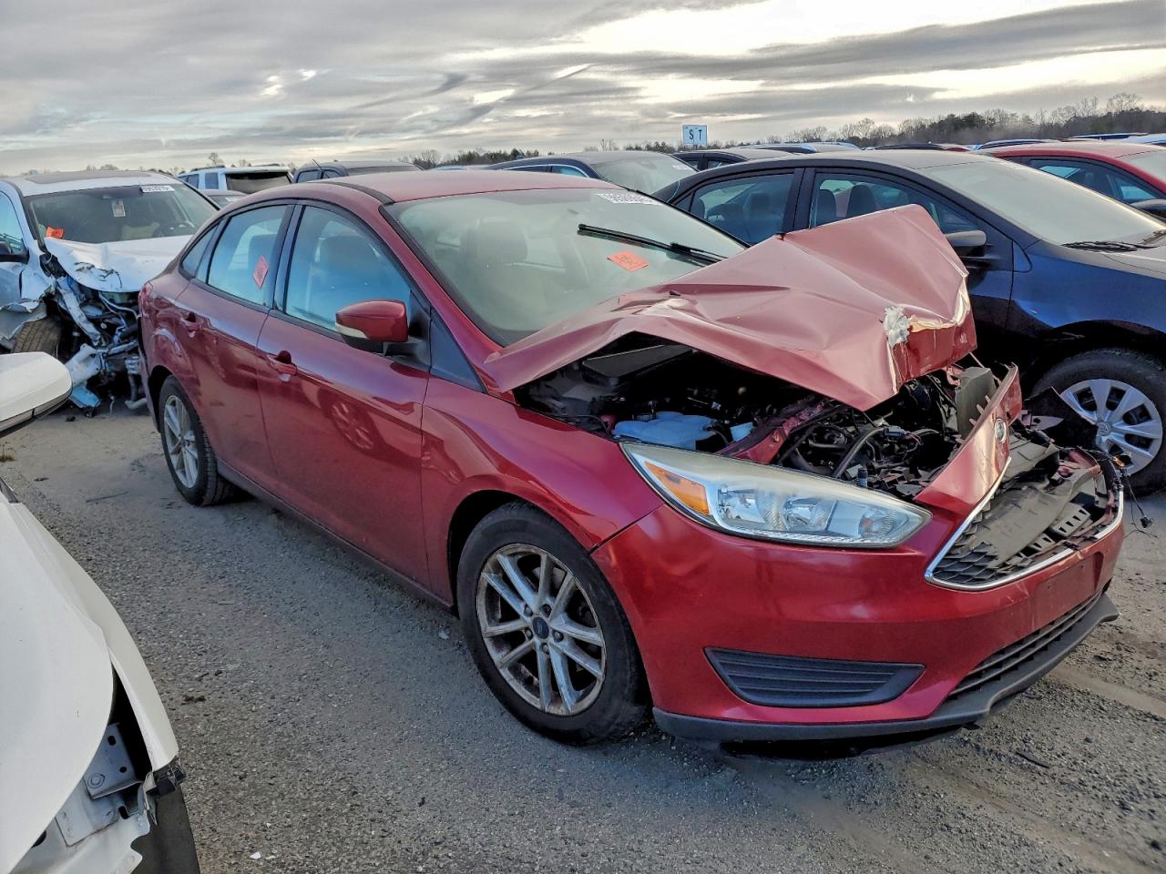 2017 FORD FOCUS SE photo 4