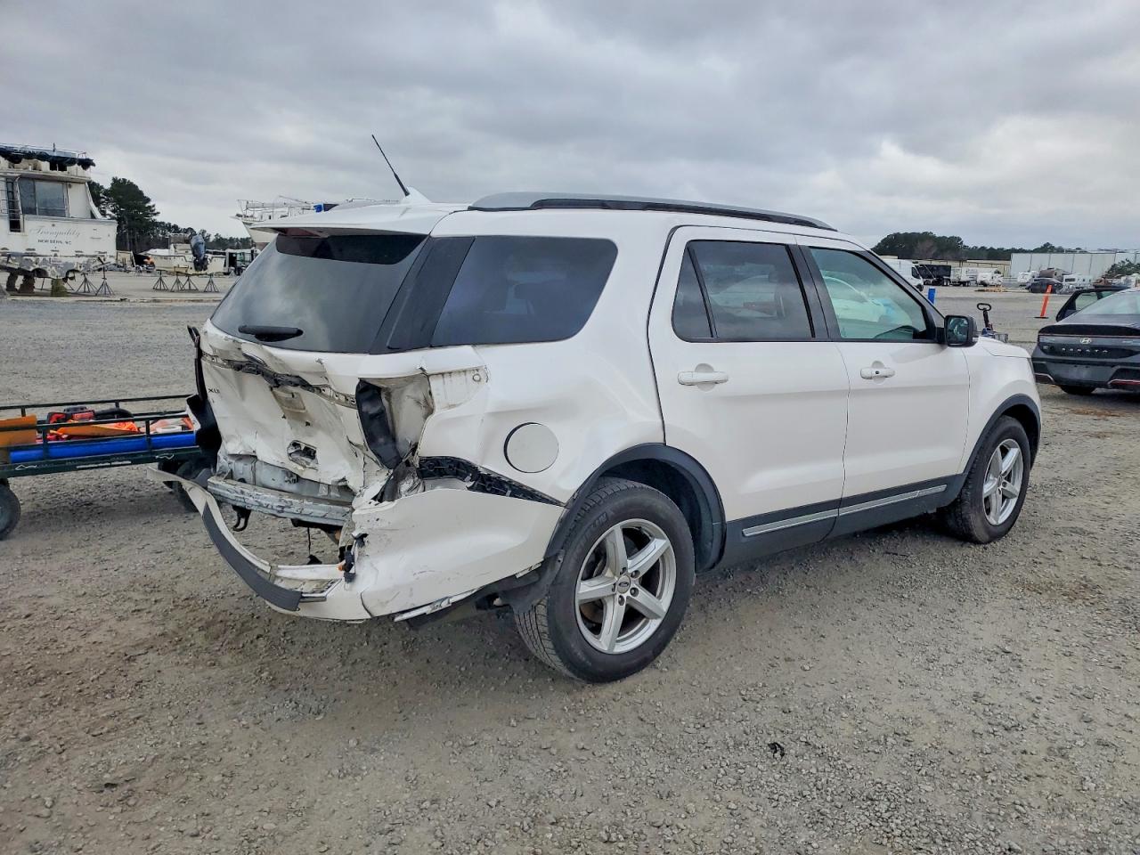 2018 FORD EXPLORER XLT photo 3