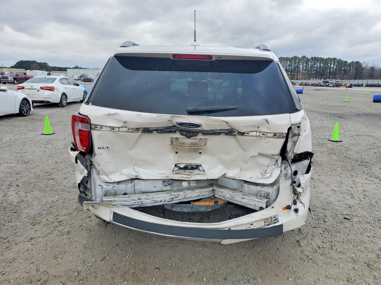 2018 FORD EXPLORER XLT photo 6