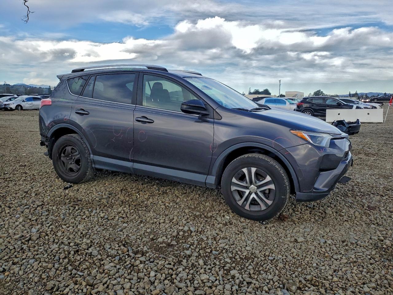 2017 TOYOTA RAV4 LE photo 4