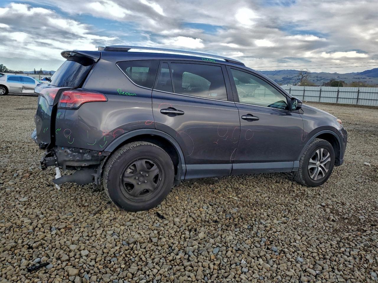 2017 TOYOTA RAV4 LE photo 3