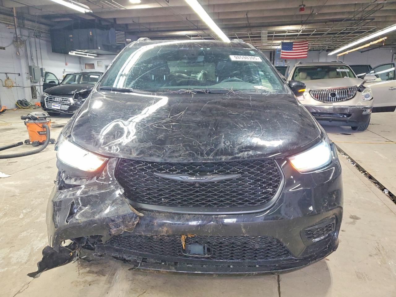 2023 CHRYSLER PACIFICA photo 13