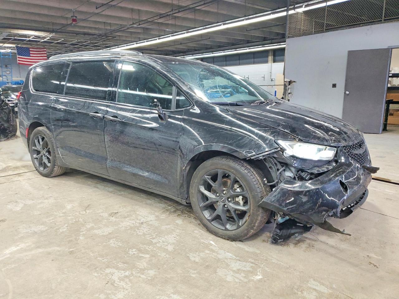 2023 CHRYSLER PACIFICA photo 10