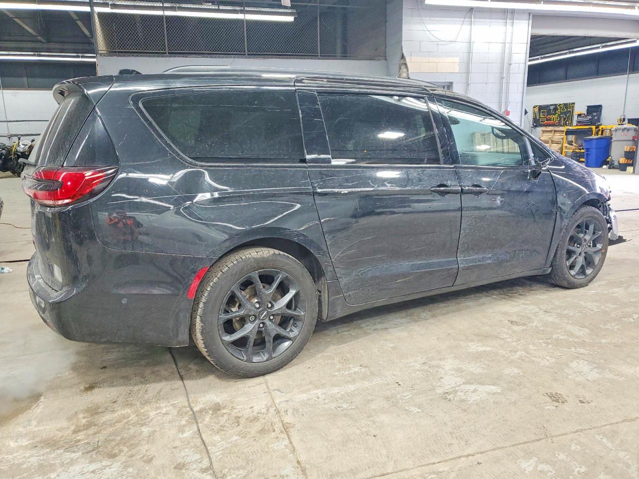2023 CHRYSLER PACIFICA photo 7
