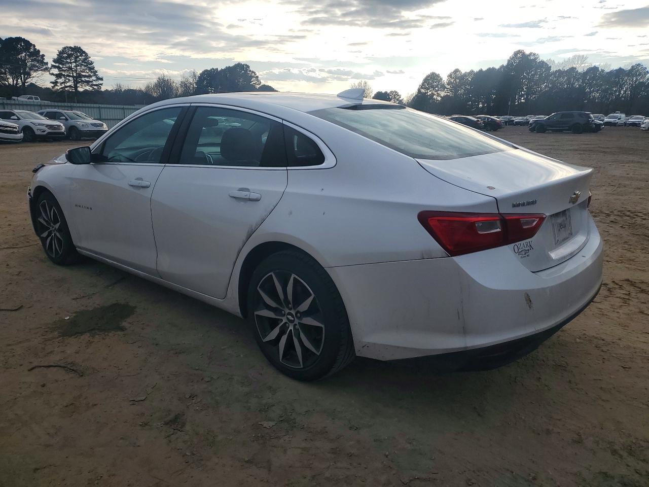 2018 CHEVROLET MALIBU LT photo 3