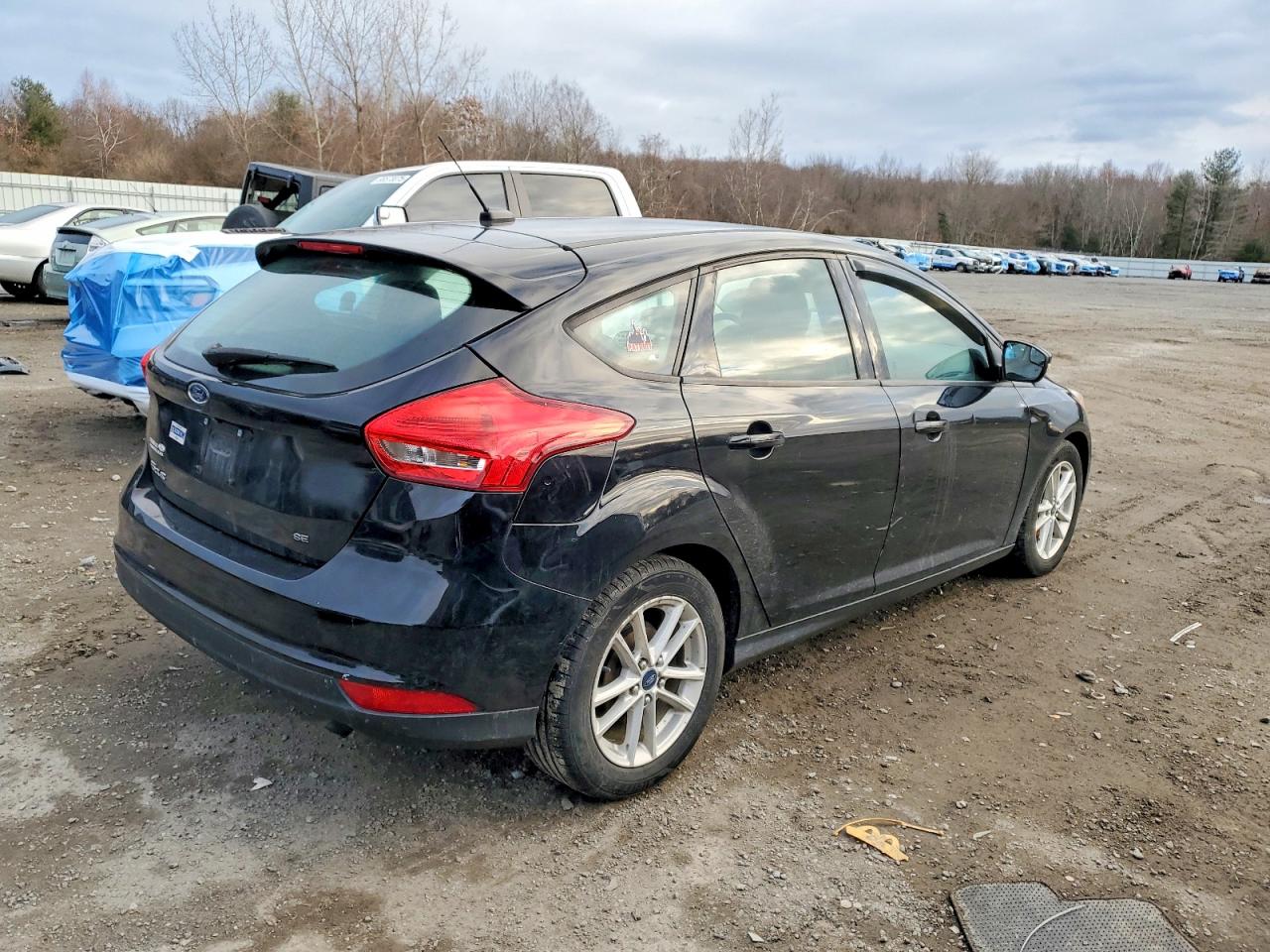 2017 FORD FOCUS SE photo 3