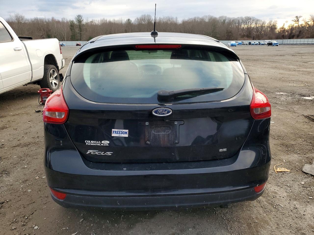 2017 FORD FOCUS SE photo 6