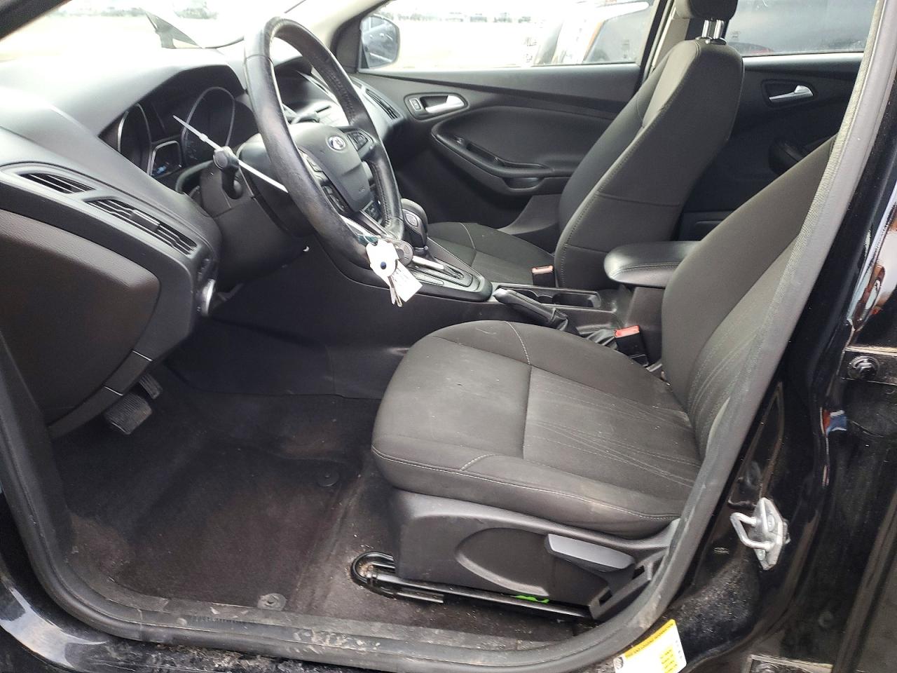 2017 FORD FOCUS SE photo 7