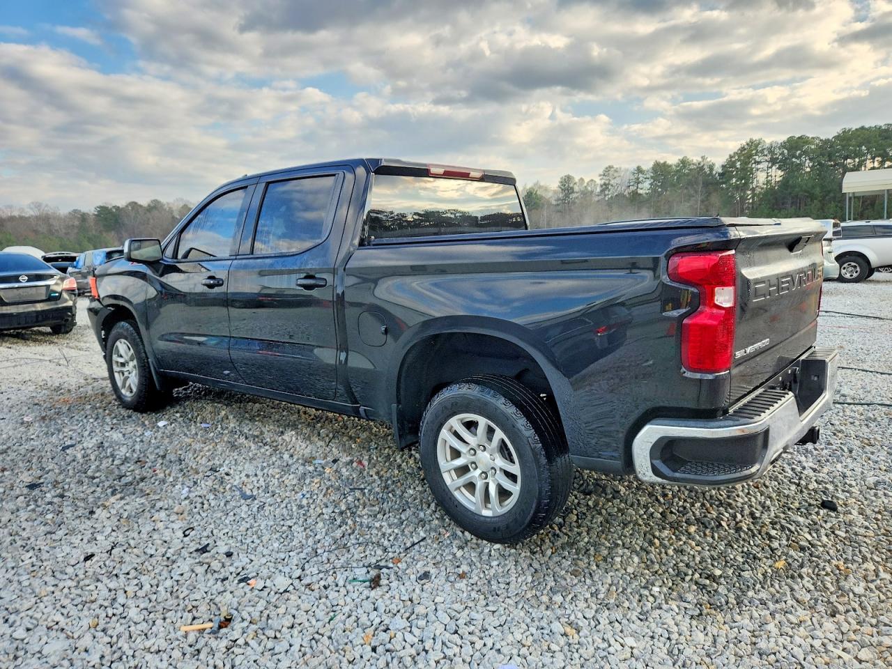 2021 CHEVROLET SILVERADO K1500 LT photo 2