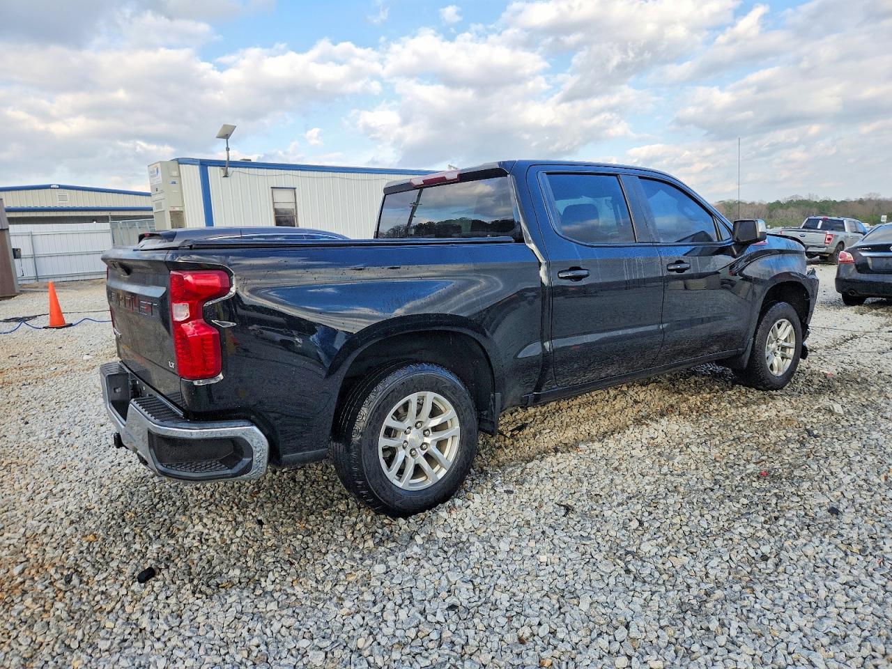 2021 CHEVROLET SILVERADO K1500 LT photo 3