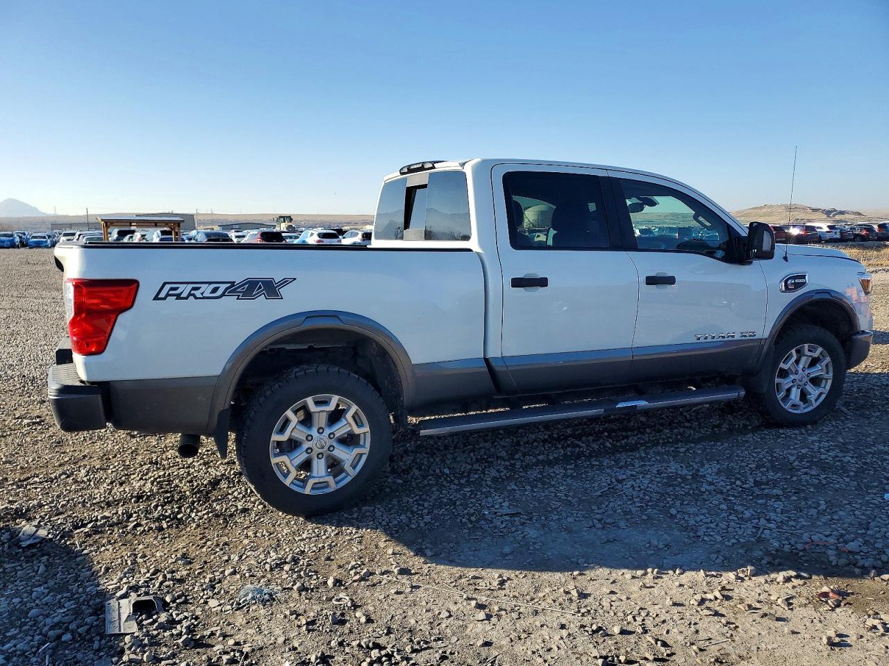 2017 NISSAN TITAN XD SL photo 3