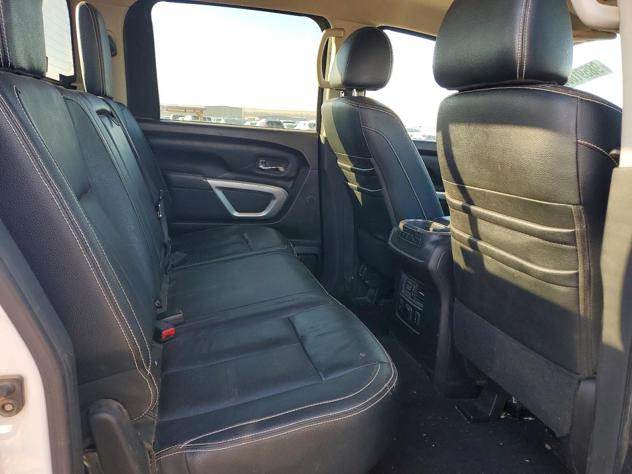 2017 NISSAN TITAN XD SL photo 10