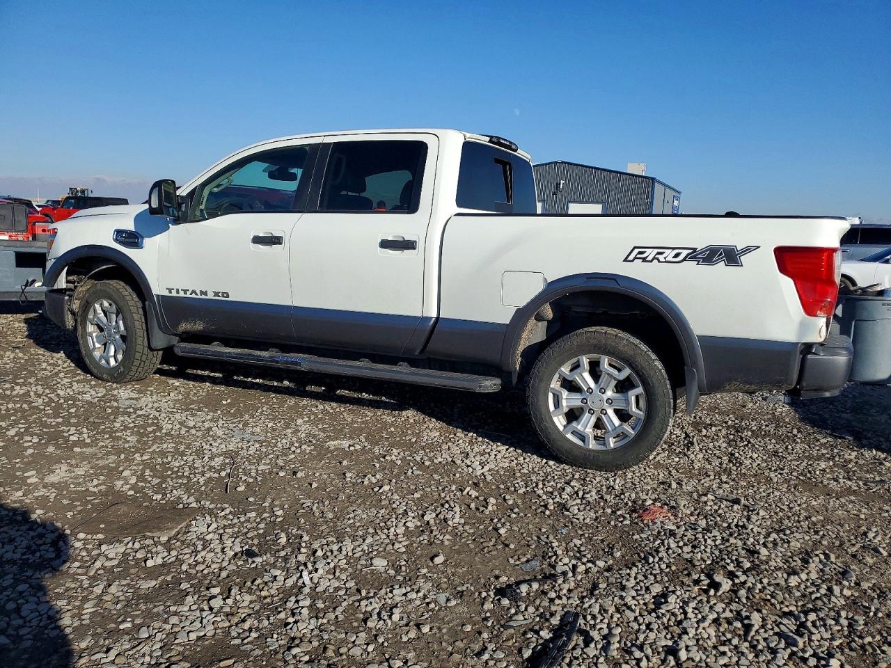 2017 NISSAN TITAN XD SL photo 2