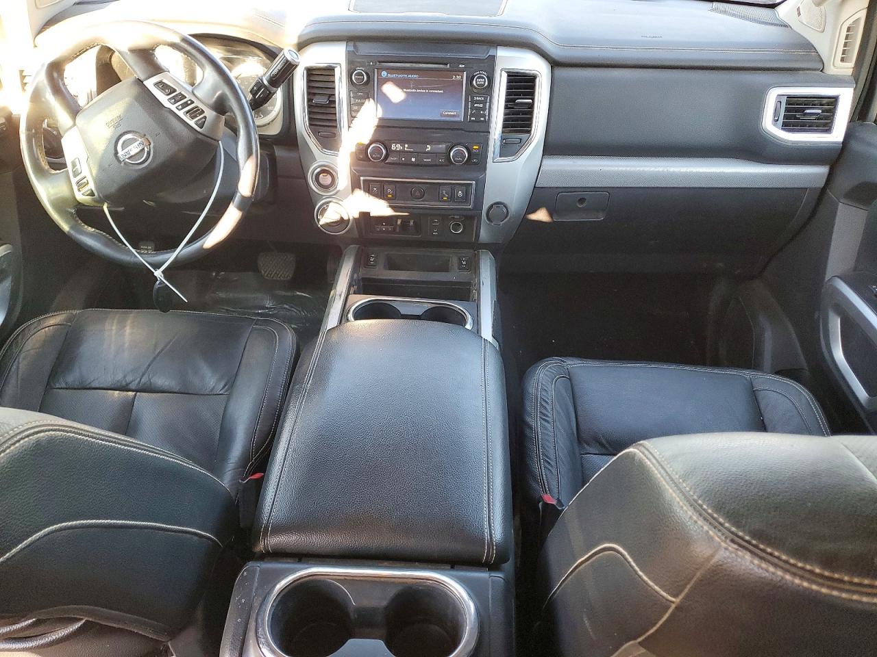 2017 NISSAN TITAN XD SL photo 8
