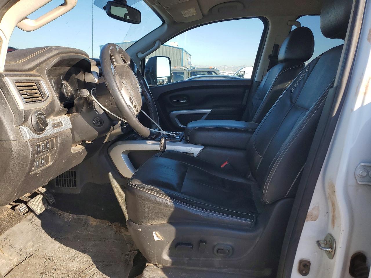 2017 NISSAN TITAN XD SL photo 7