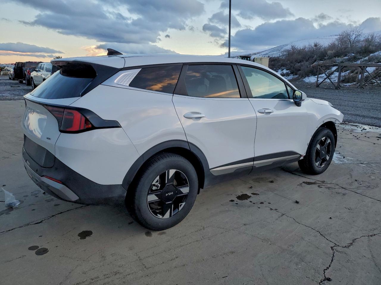 2026 KIA SPORTAGE LX photo 3