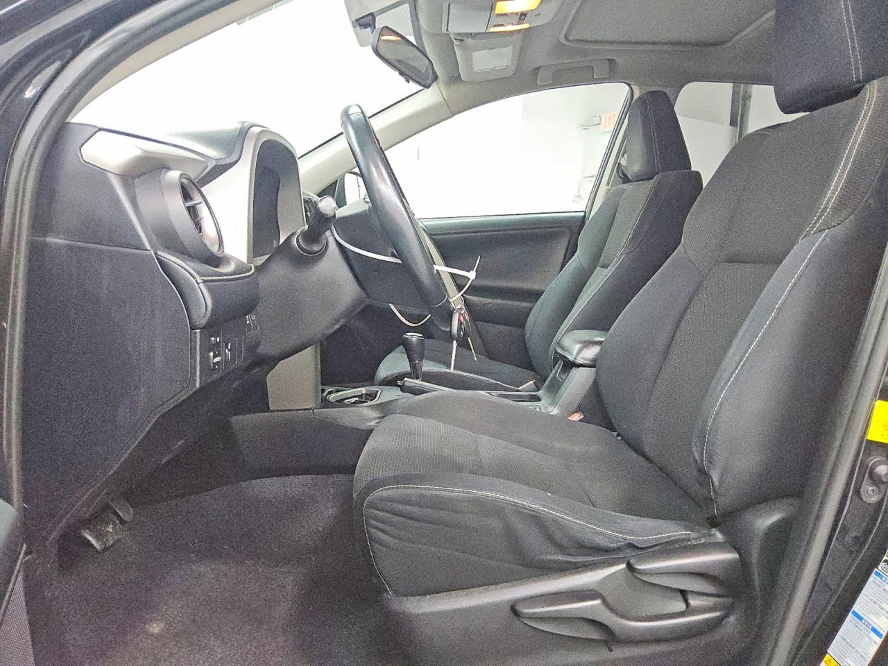 2016 TOYOTA RAV4 XLE photo 7