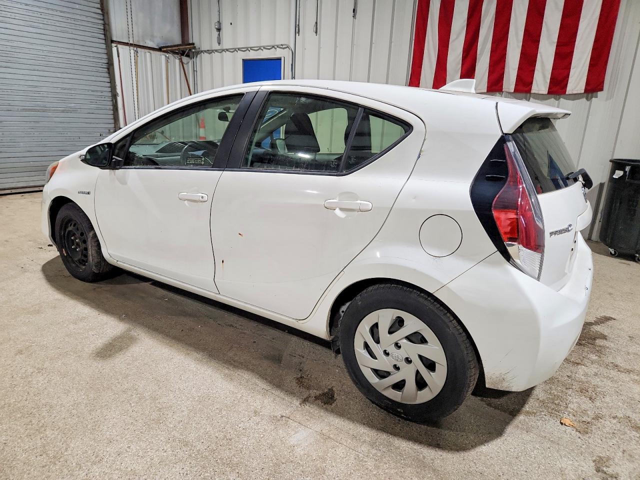 2016 TOYOTA PRIUS C photo 3
