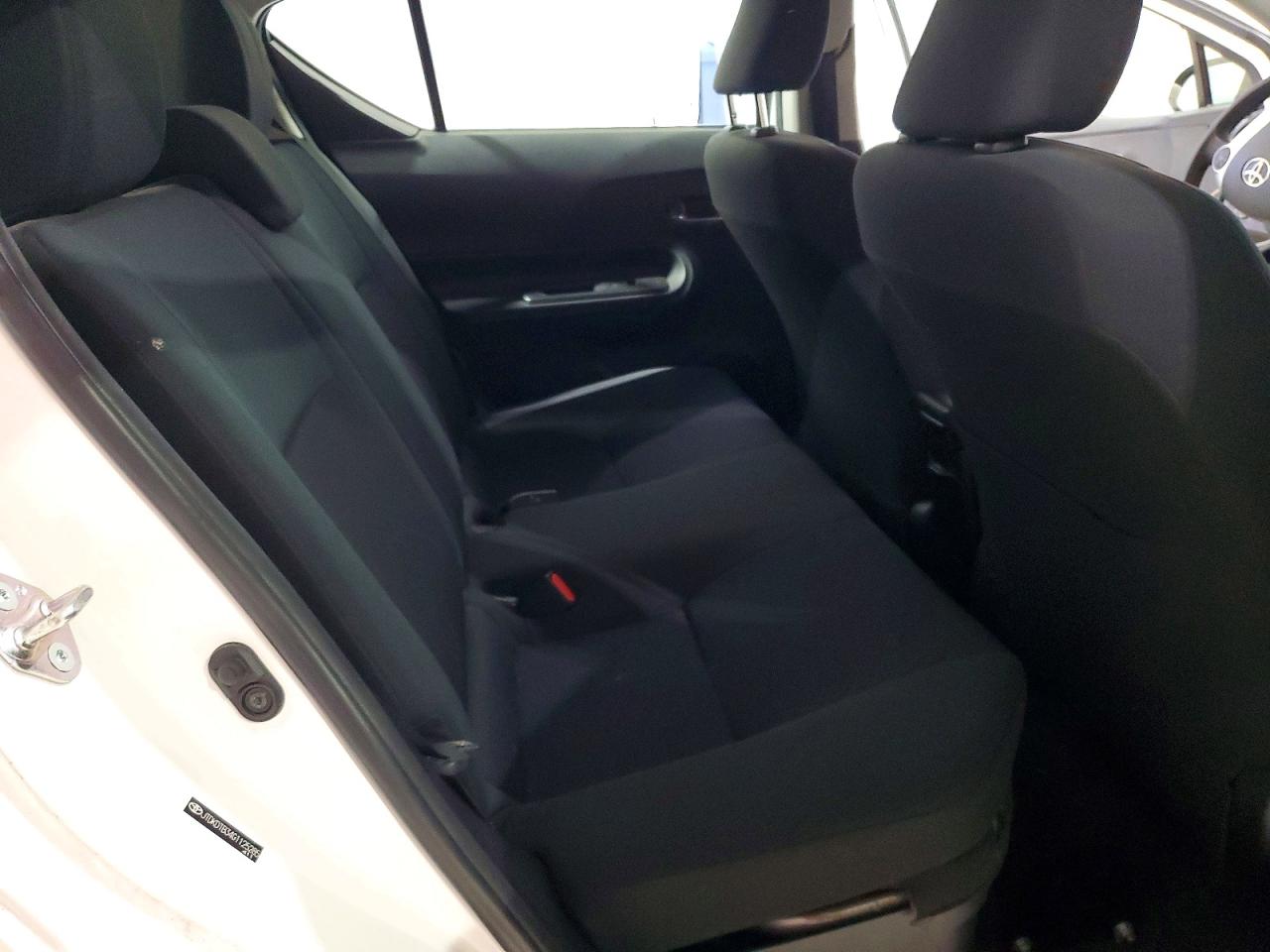2016 TOYOTA PRIUS C photo 19
