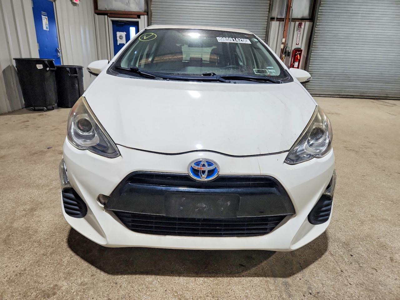 2016 TOYOTA PRIUS C photo 9