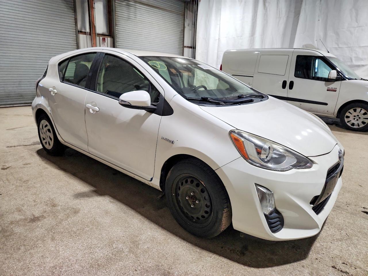 2016 TOYOTA PRIUS C photo 7