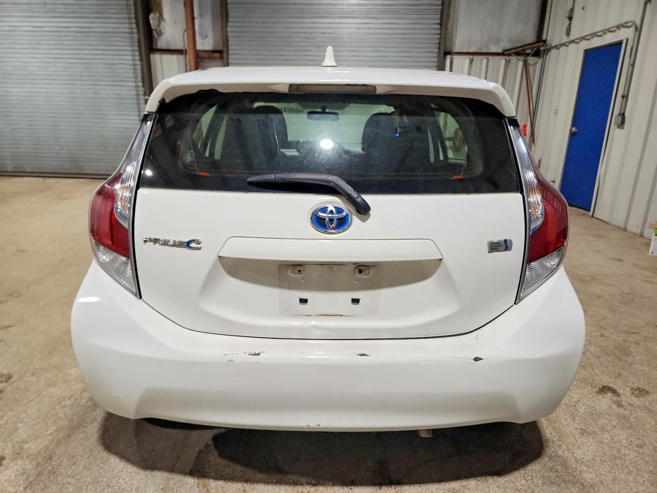 2016 TOYOTA PRIUS C photo 11