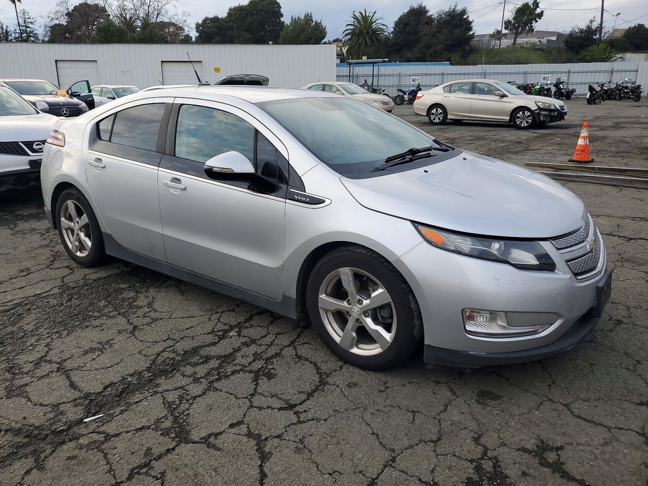 2013 CHEVROLET VOLT photo 4