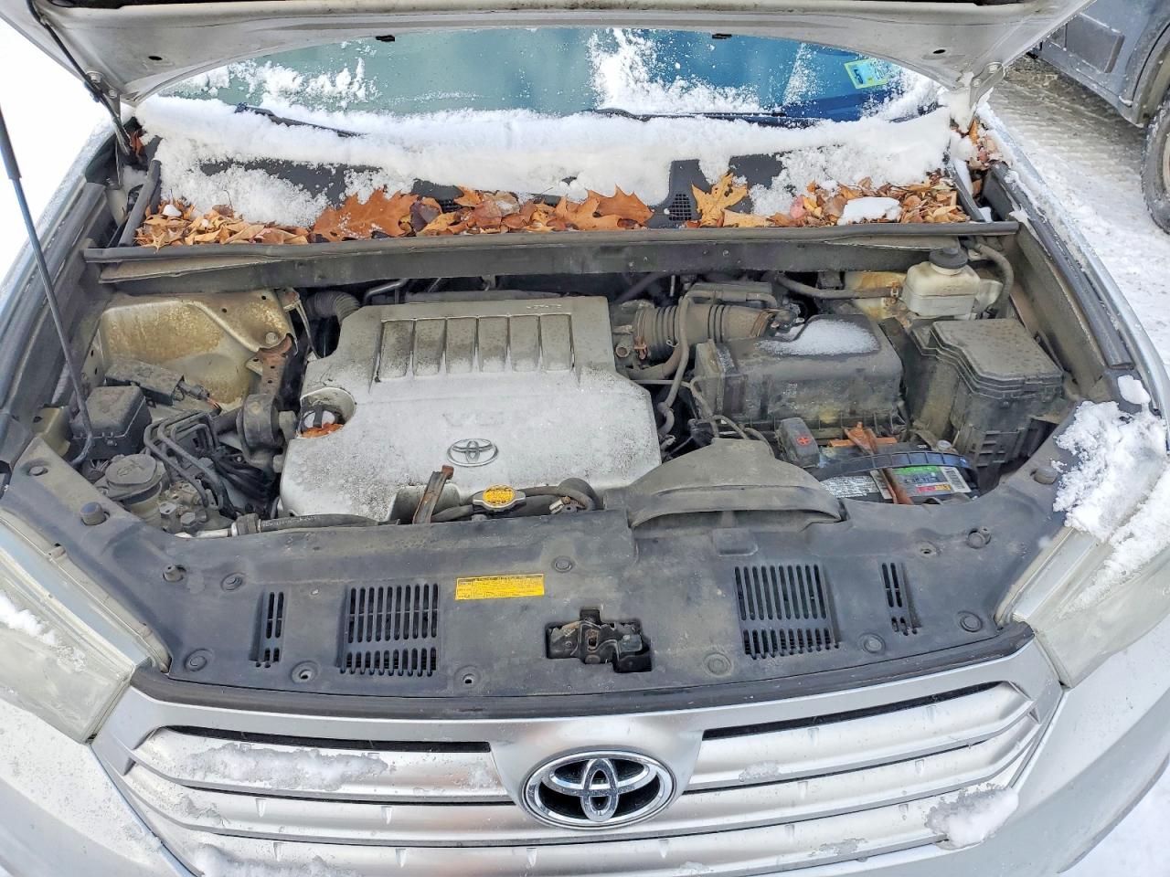 2012 TOYOTA HIGHLANDER BASE photo 12