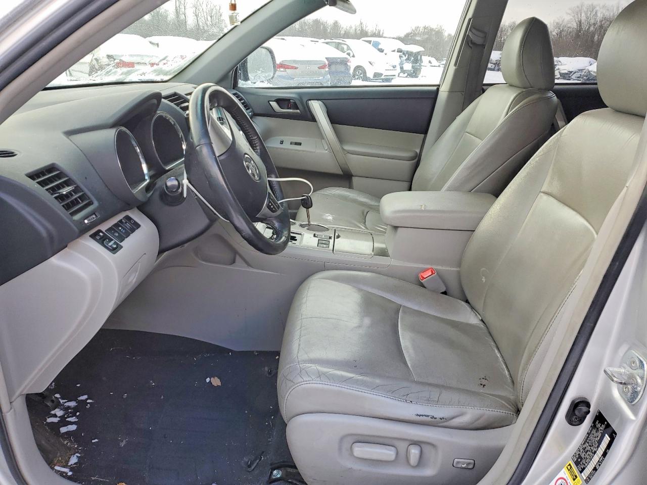 2012 TOYOTA HIGHLANDER BASE photo 7