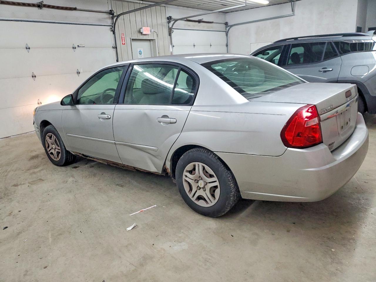 2004 CHEVROLET MALIBU photo 2