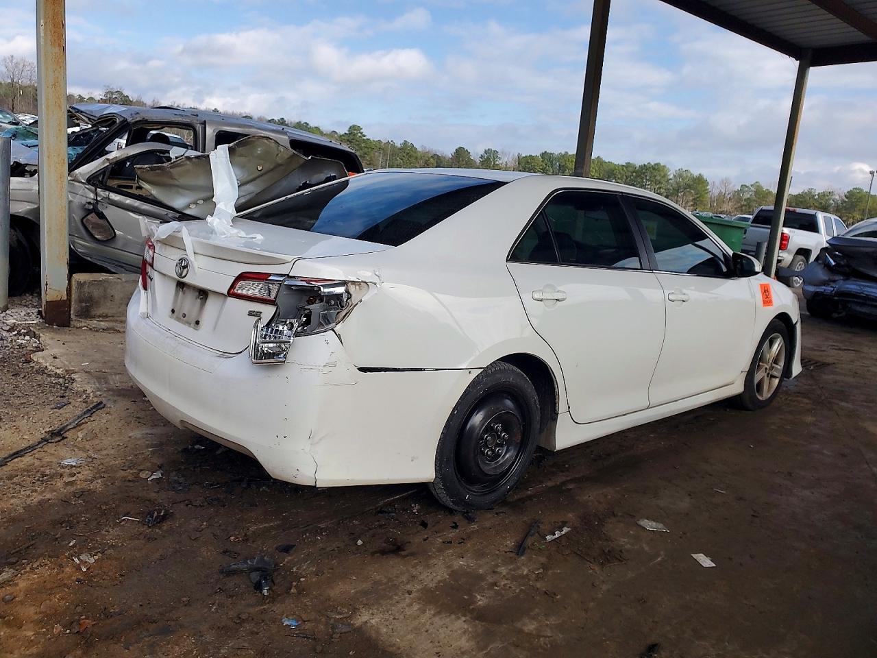 2013 TOYOTA CAMRY L photo 3