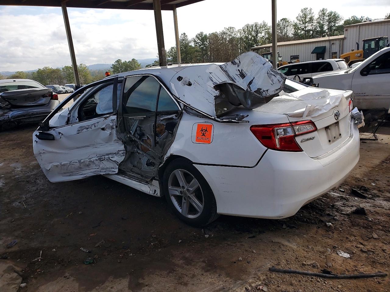 2013 TOYOTA CAMRY L photo 2