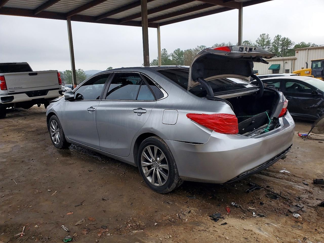 2017 TOYOTA CAMRY LE photo 3