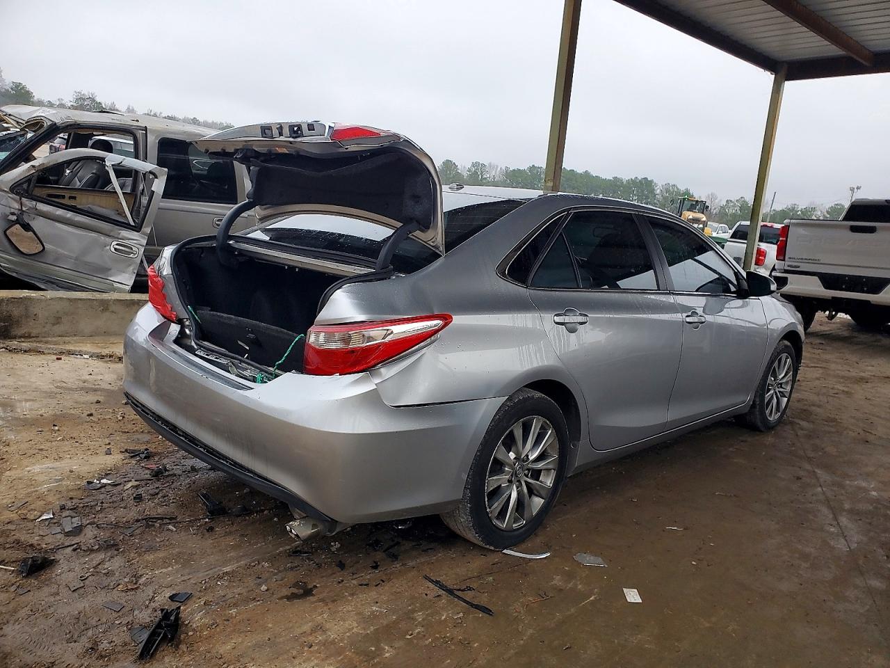 2017 TOYOTA CAMRY LE photo 5