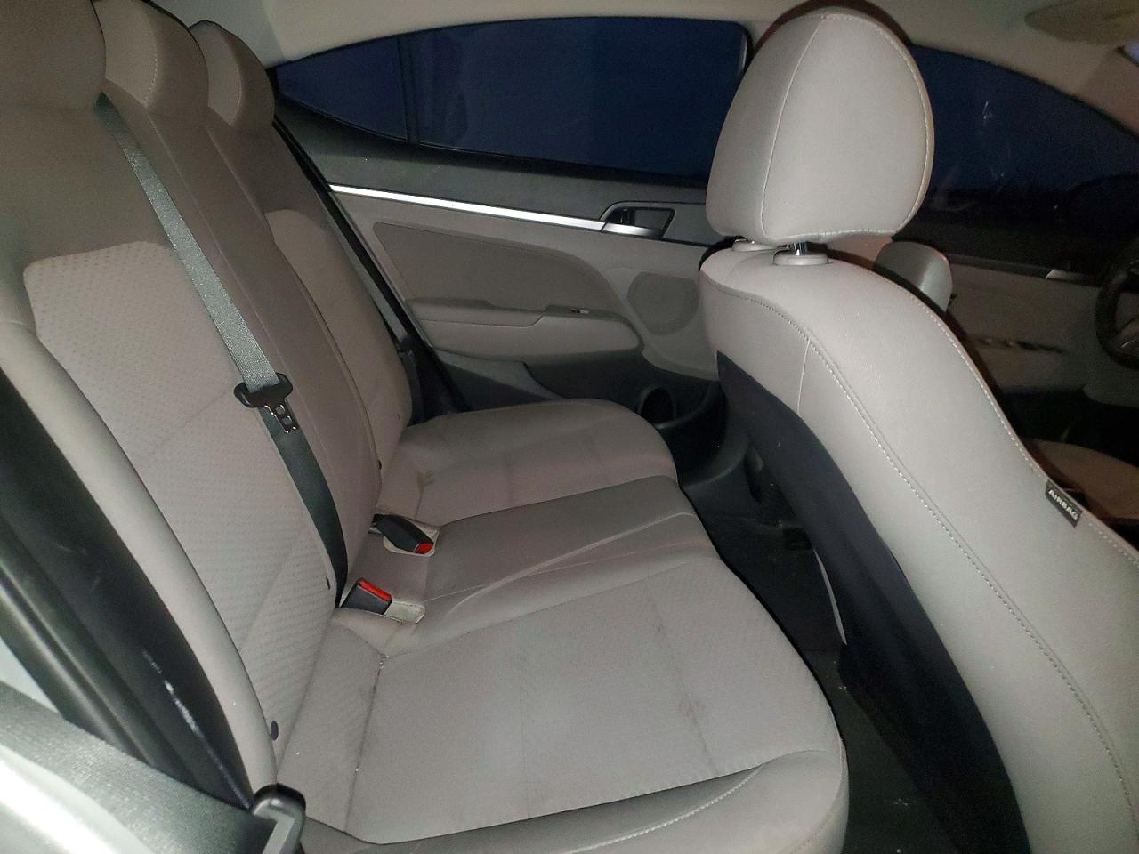 2020 HYUNDAI ELANTRA SEL photo 10