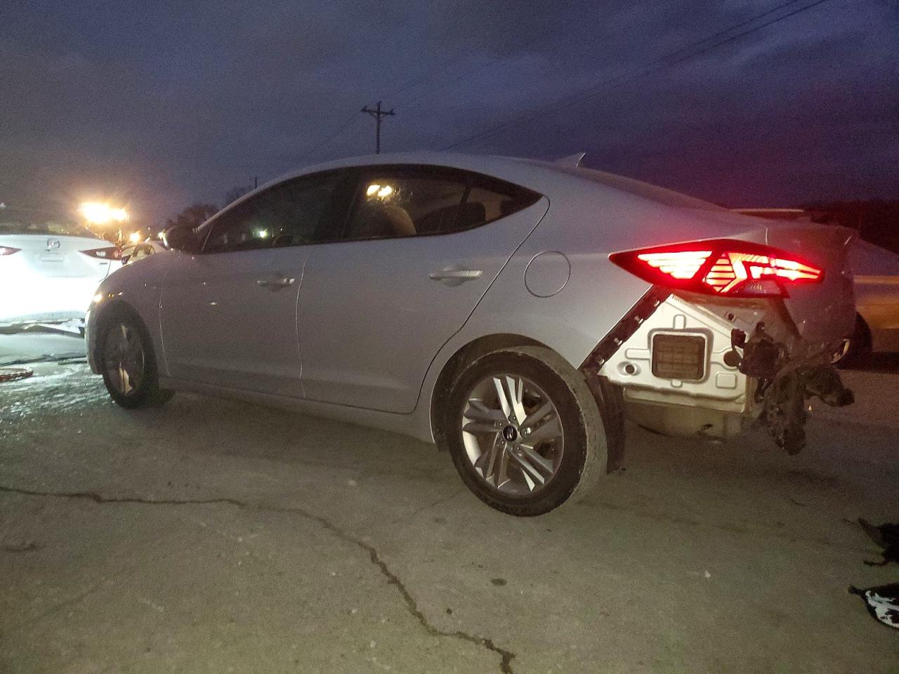 2020 HYUNDAI ELANTRA SEL photo 2