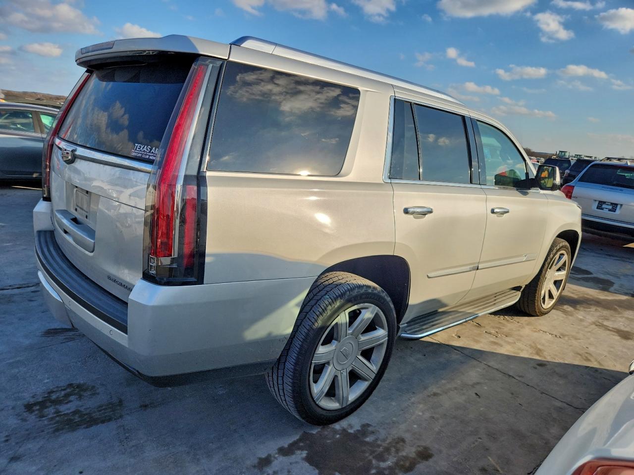 2015 CADILLAC ESCALADE LUXURY photo 3