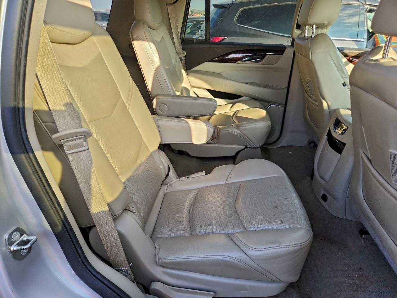 2015 CADILLAC ESCALADE LUXURY photo 10