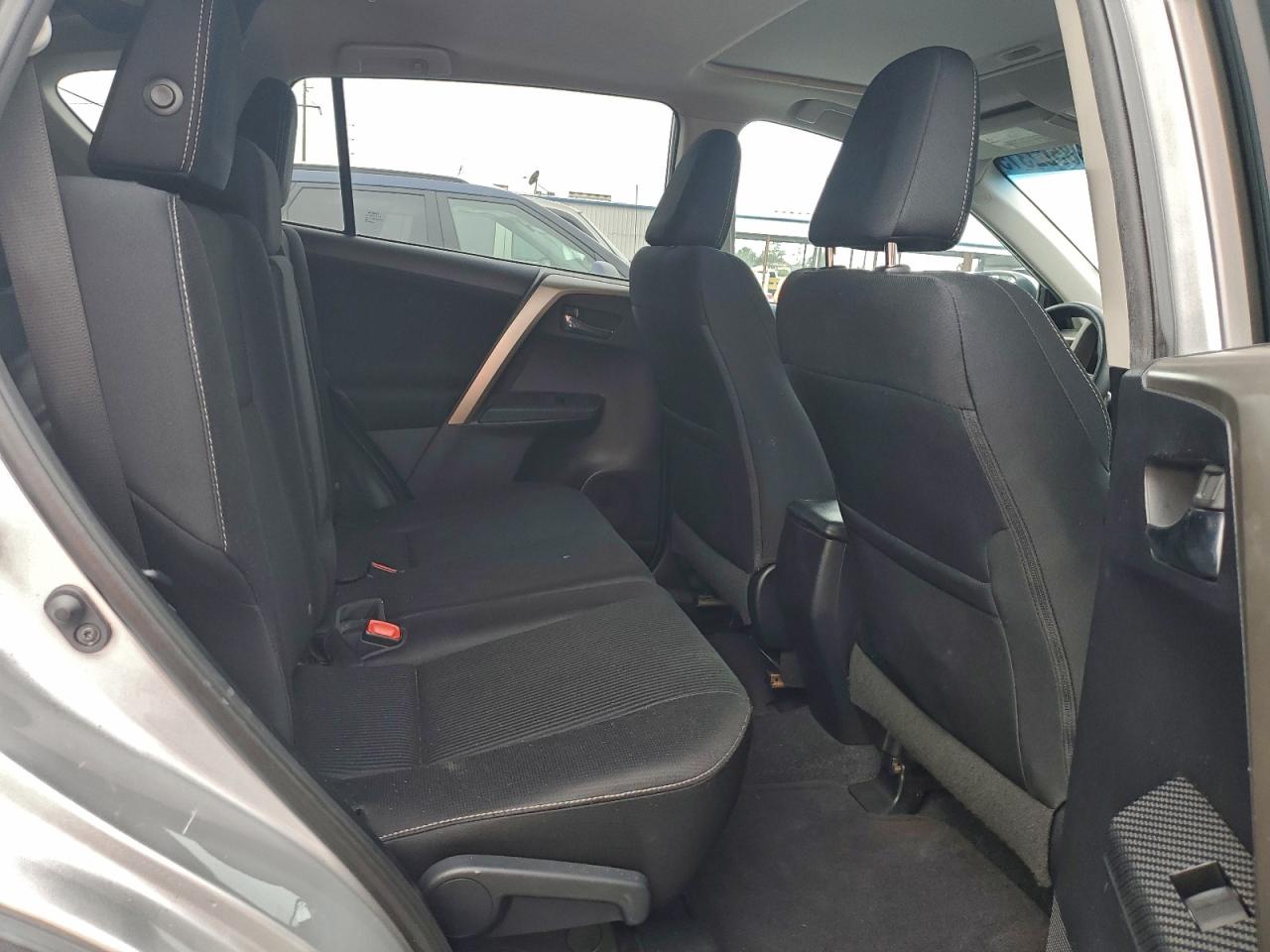 2015 TOYOTA RAV4 XLE photo 11