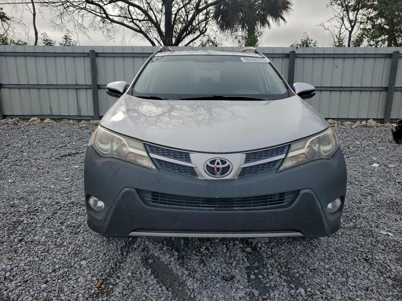 2015 TOYOTA RAV4 XLE photo 5