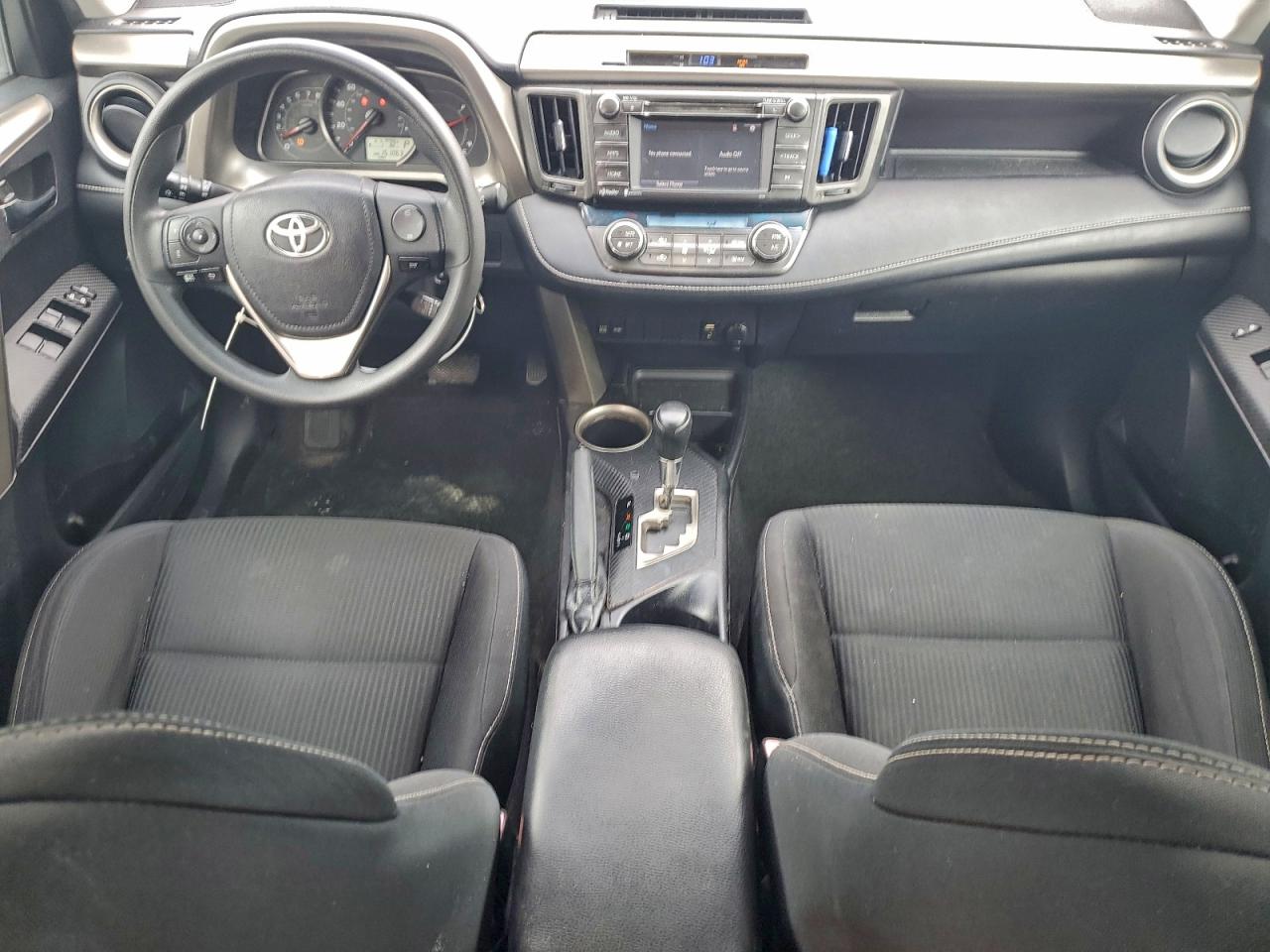 2015 TOYOTA RAV4 XLE photo 8